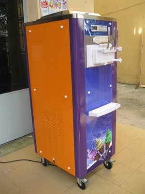 tranh nhau mua may lam kem